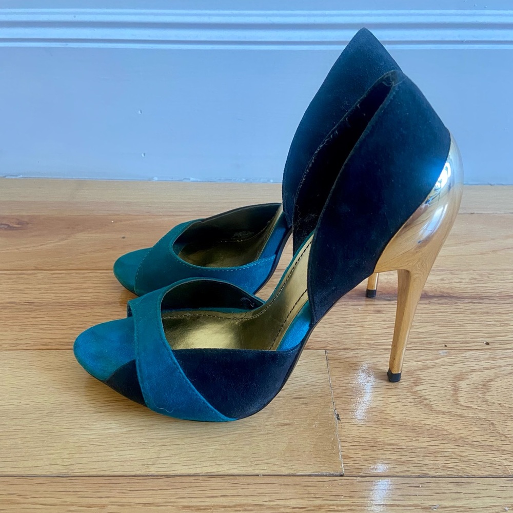 Size 6 Zara Black and Turquoise Heels. Only worn once. Great condition.